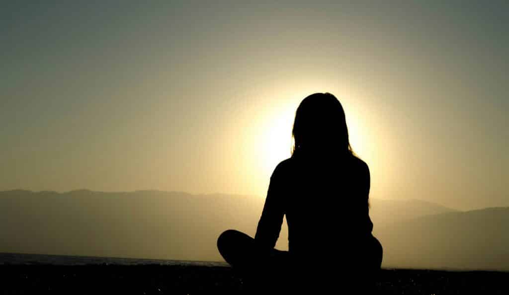 Meditazione ed emicrania: può aiutare nella prevenzione e nel sollievo dal dolore?