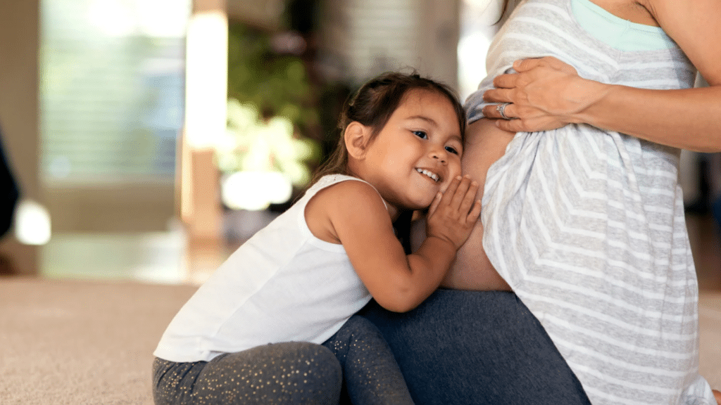 Come si trasforma il cervello alla prima e alla seconda maternità: cosa sappiamo oggi