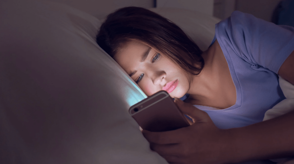 Adolescenti nervosi? Non solo l’età ma sonno, alimentazione, ormoni, sport e iper-stimolazione digitale.