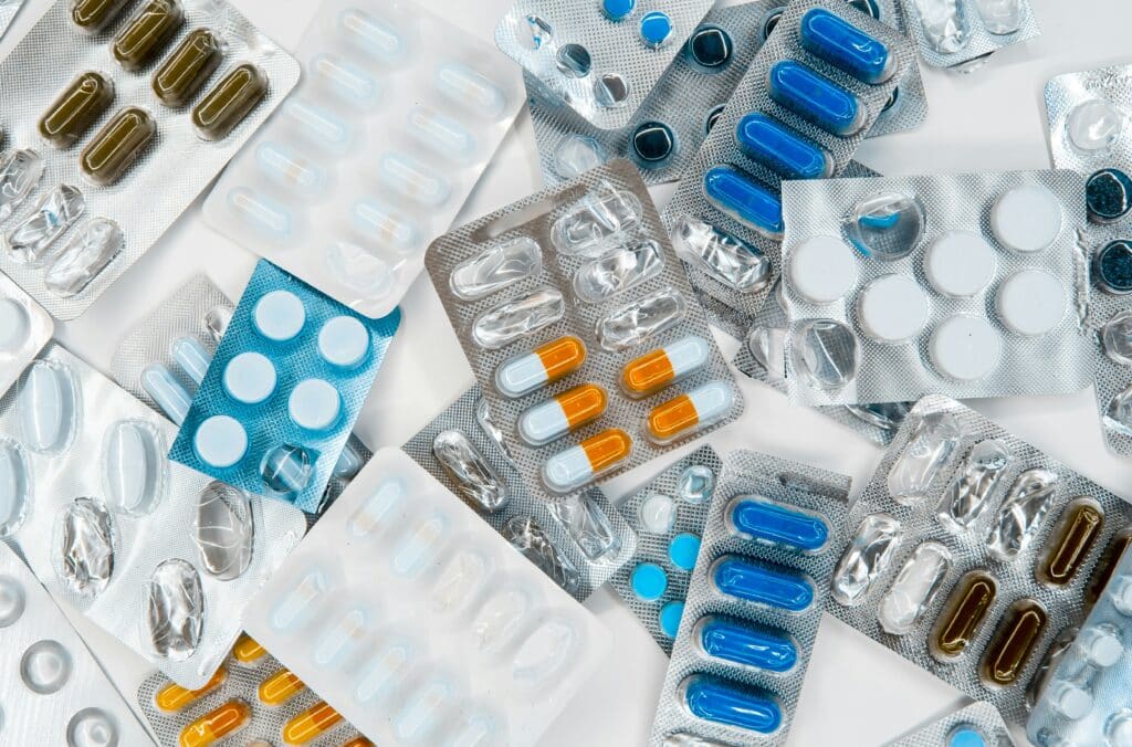 Farmaci e integratori: quali differenze e quando usarli davvero