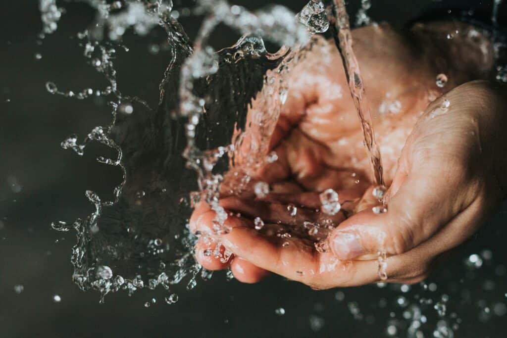 Igiene delle mani: quante volte al giorno bisogna lavarle davvero?